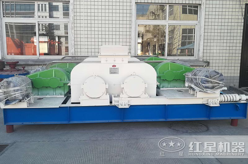對(duì)輥式石塊粉碎機(jī)圖片