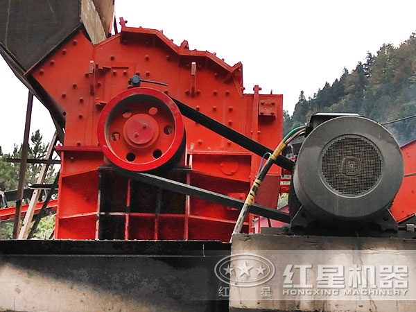新型煤矸石細(xì)碎機(jī)客戶(hù)現(xiàn)場(chǎng)