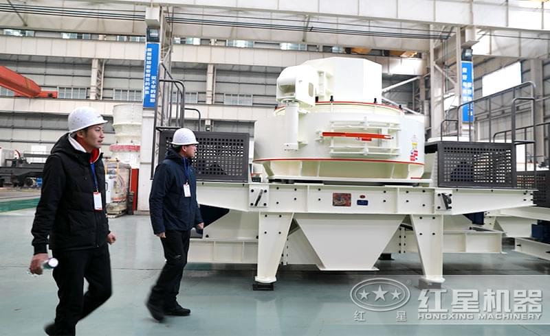 客戶到廠考察河卵石制砂機(jī)