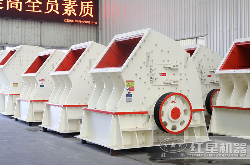 時(shí)產(chǎn)300噸碎石機(jī)：錘式破碎機(jī)，碎石一次成型